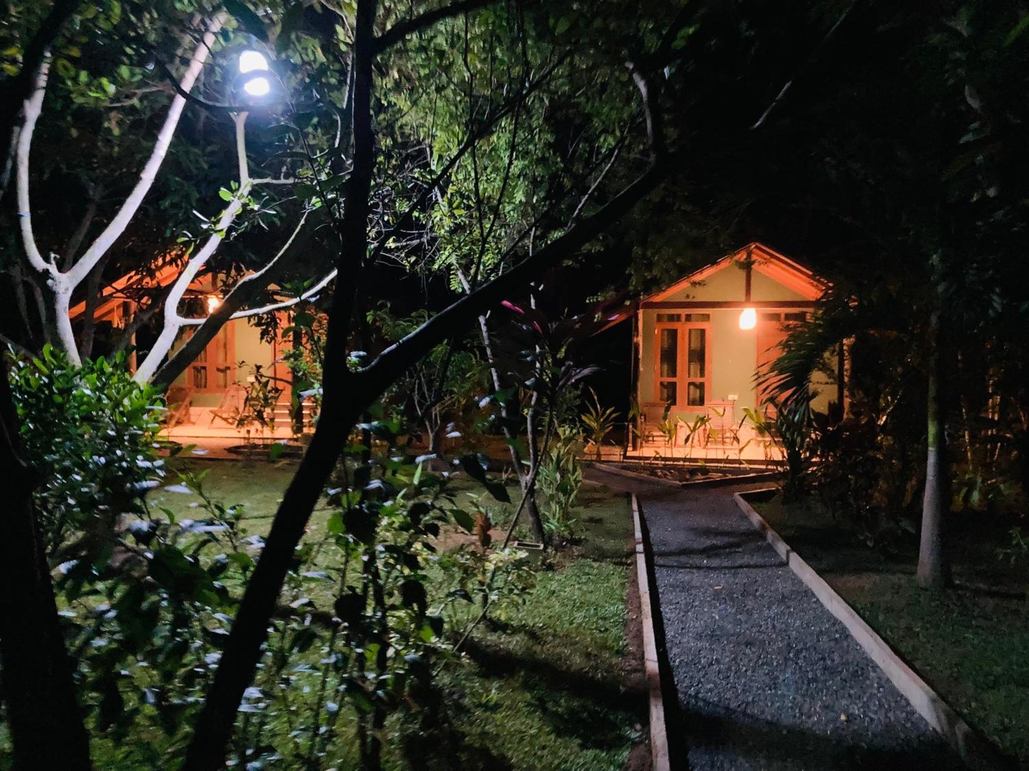 Suncity Privacy Cottages Udawalawe Exteriör bild