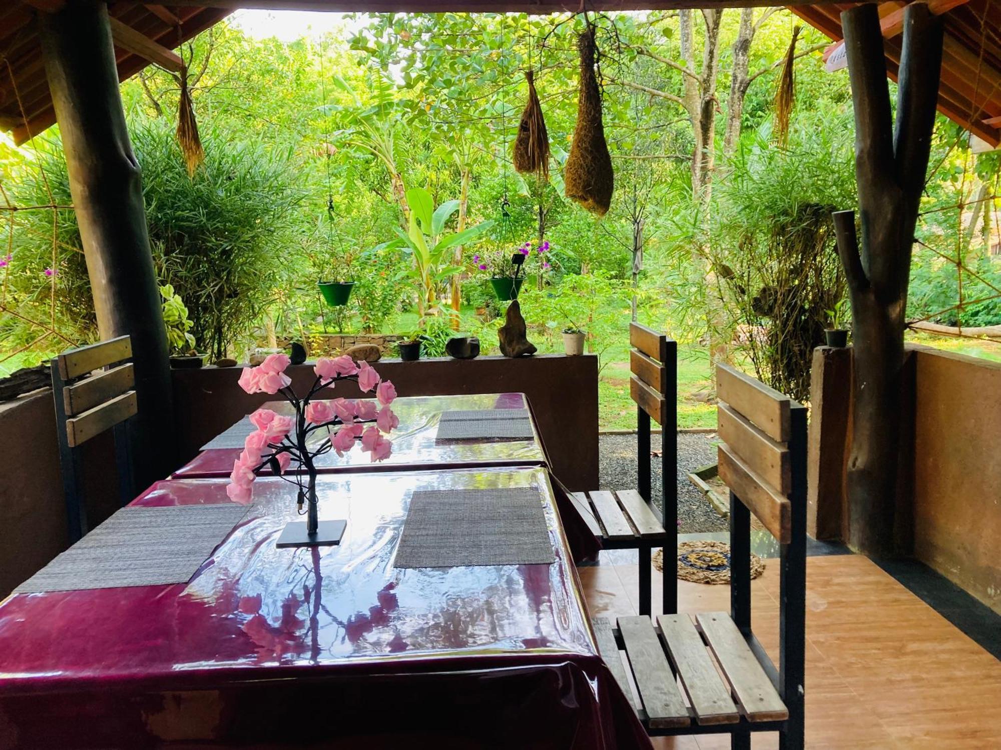 Suncity Privacy Cottages Udawalawe Exteriör bild